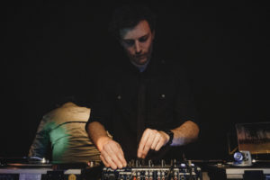 dj mauf an den Reglern